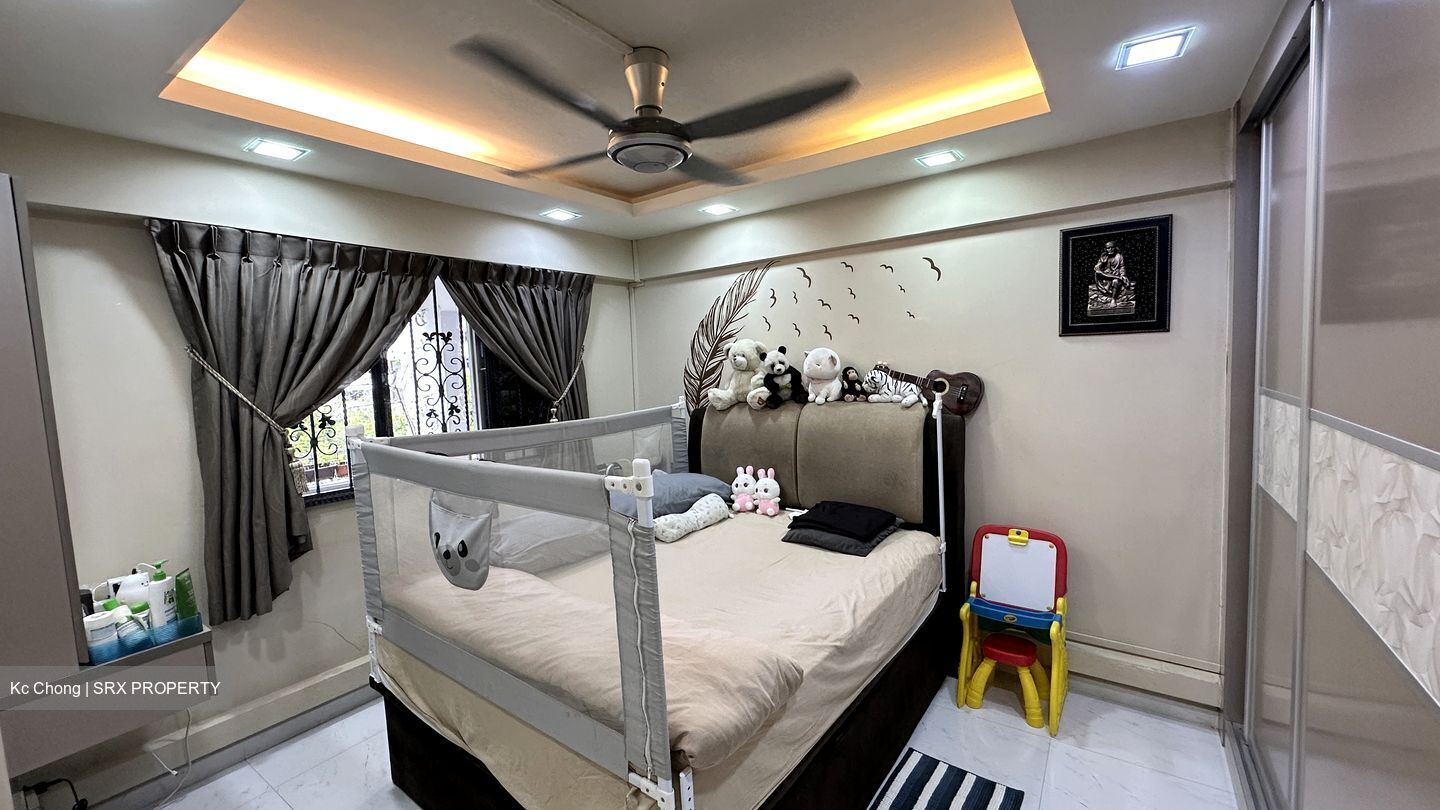 Blk 241 Jurong East Street 24 (Jurong East), HDB 3 Rooms #579047391